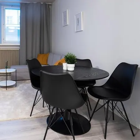 Cozy Roomy Flat Next To Tram Stop @ Kallio 公寓